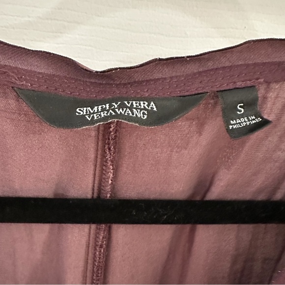 Vera Wang Sleeveless Satin Chiffon Asymmetrical Hem V Neck Top Purple sz Small - Picture 7 of 8